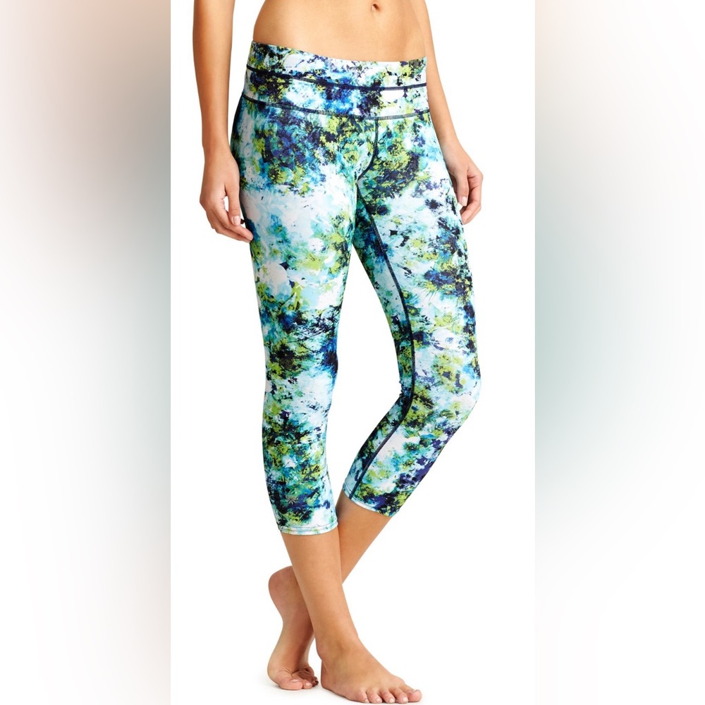 Athleta Hupersonic Sonar Capri leggings, size M